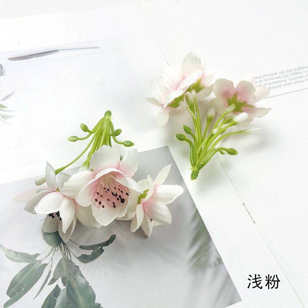 Simulación de flores 3 cabeza mini cadena de loto DIY tela de seda flores falsas tocado de flores material de broca de flores para hacer decoración de salón de bodas