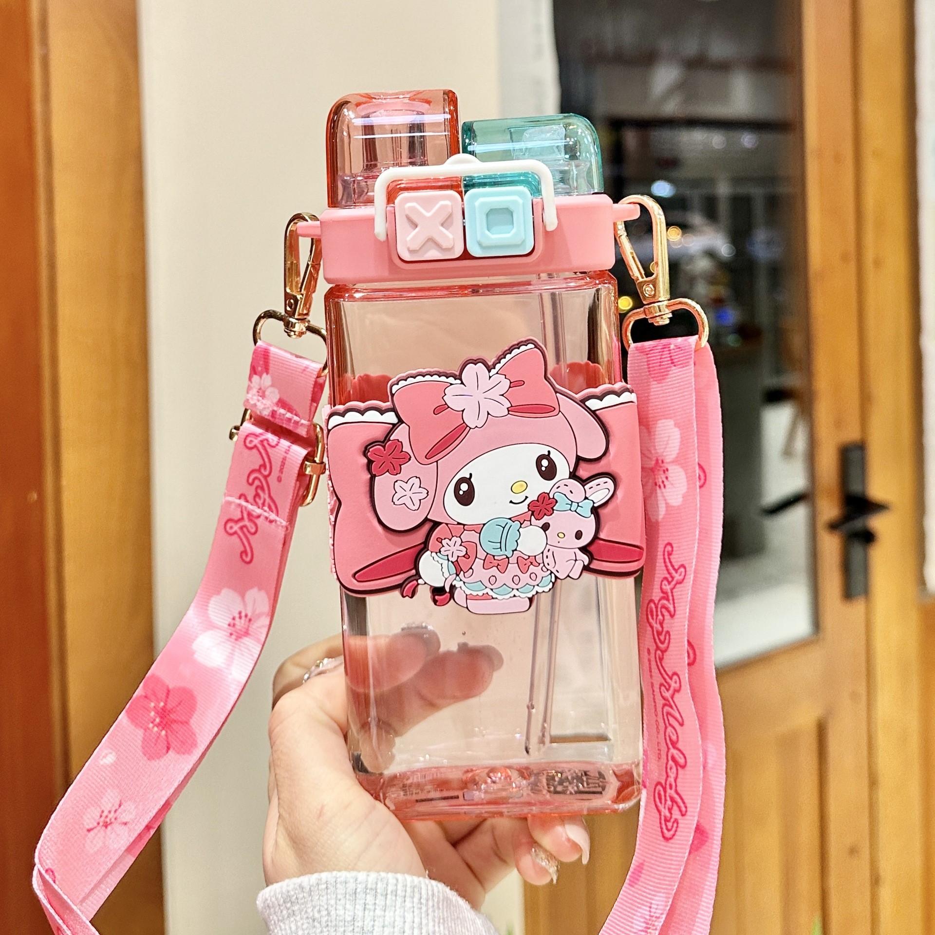 Botella de agua para niños para la escuela, material Tritan portátil, irrompible y resistente a altas temperaturas, diseño de oso de fresa.