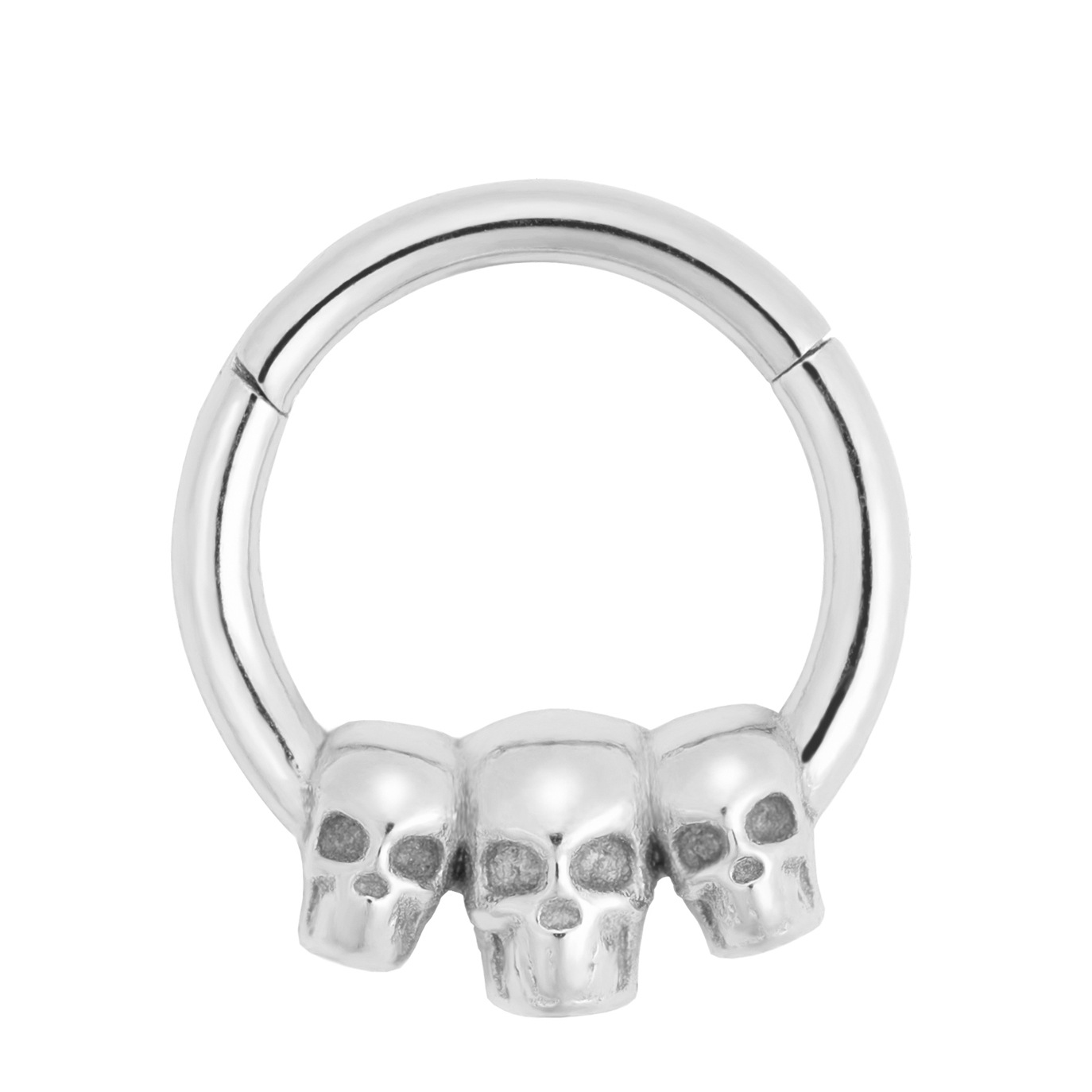 Personlig näspiercing med tre dödskallar_voghion.com