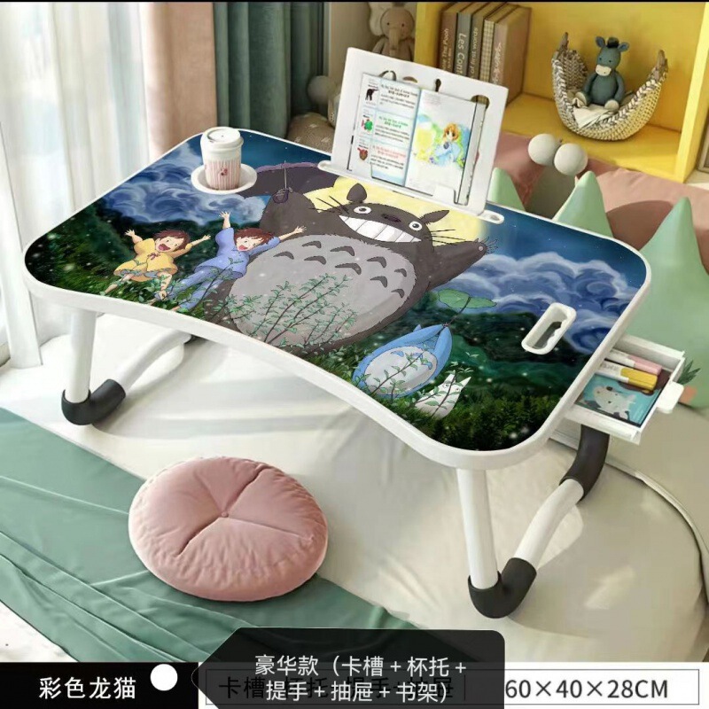 ベッドの上のノートパソコンの机の学生寮は小さいテーブルの部屋を畳むことができます。|undefined