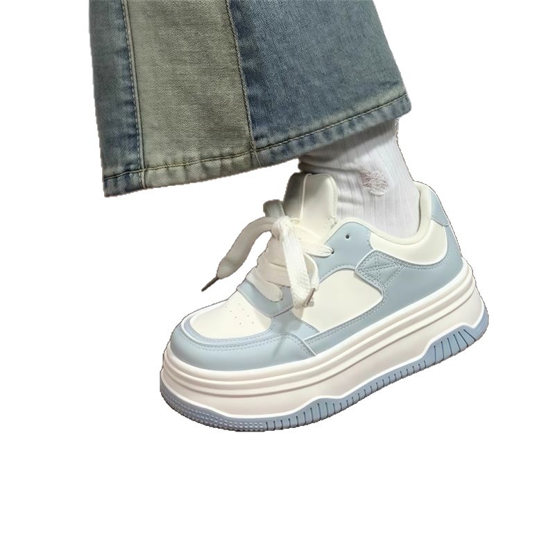 Zapatos blancos de suela gruesa para mujeres 2025 nuevo otoño versátil nicho deportivo original para estudiantes de secundaria baja placa casual zapatos versátiles