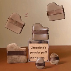 同じタイプの女の子のチョコレートのビスケットのパフの乾湿両用は粉のファンデーションの専用のqを食べません。