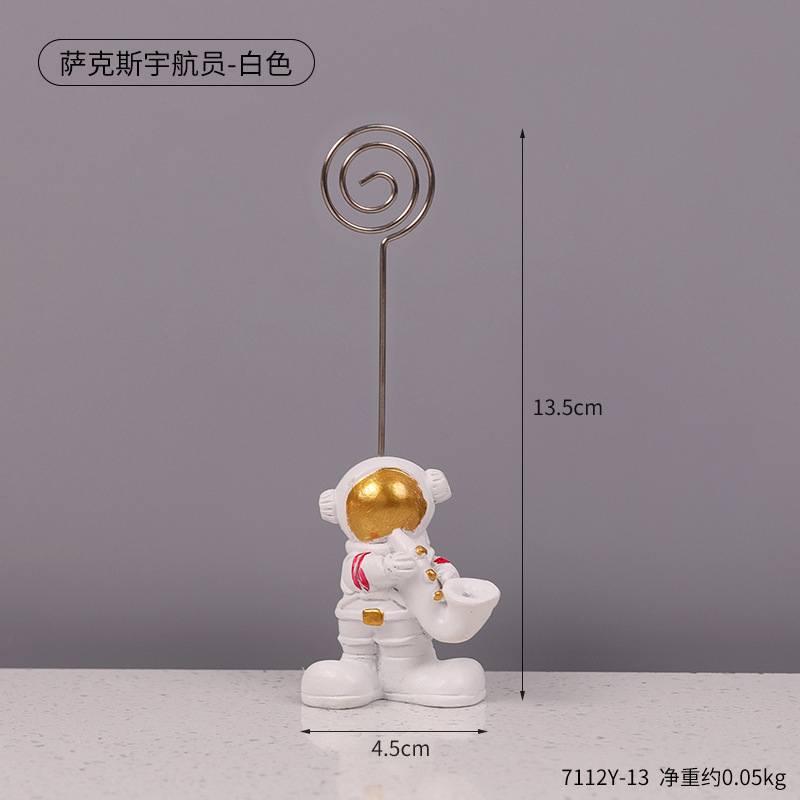 かわいい宇宙飛行士の名刺は寝室の書斎のデスクトップを挟んで写真を飾ります。|undefined