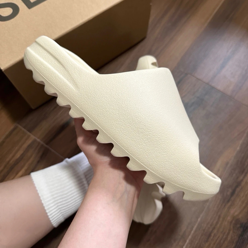 Coconut Slippers That Feel Like Shit for Men and Women to Wear Outside in Summer Slide Thick-Soled Heightening Home Couple Anti-Slip Beach Yeezy