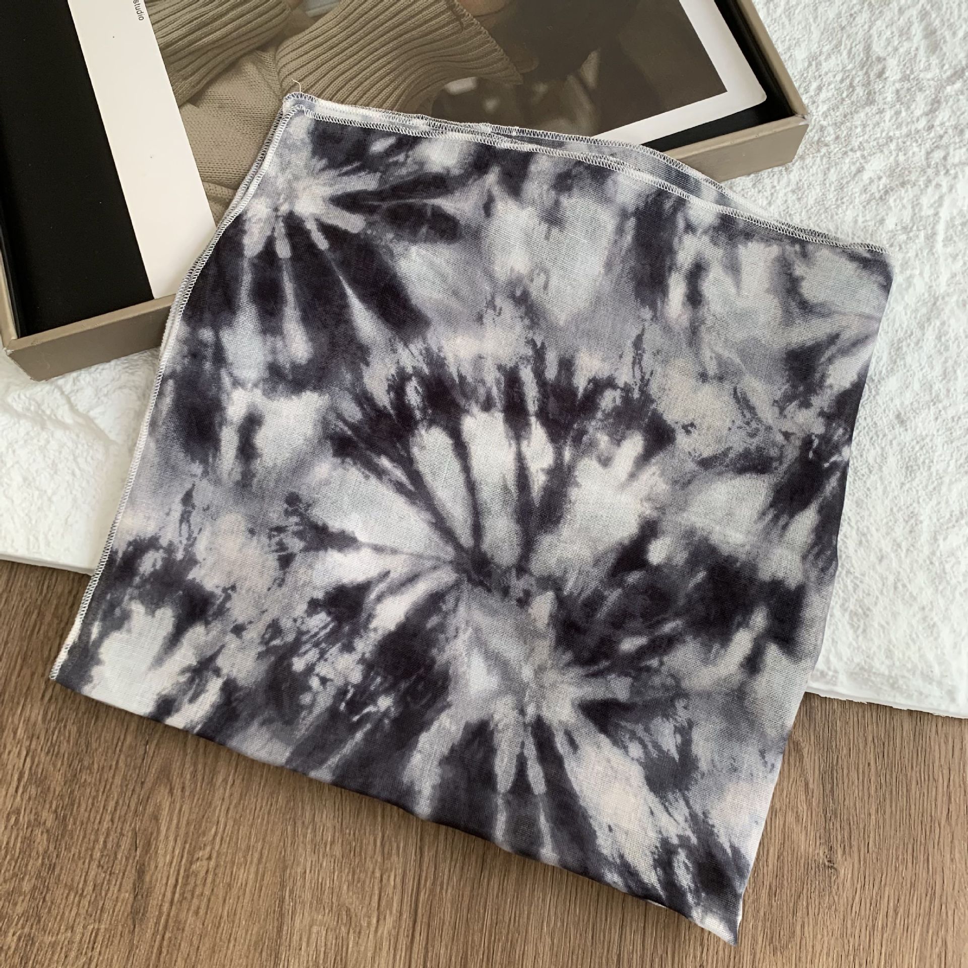 Bufanda de seda, bufanda cuadrada pequeña con cuello, nuevo estilo de verano, anillo para el cabello hecho a mano de alta gama, accesorios para el cabello de tela, pañuelo para el cabello pastoral femenino de verano