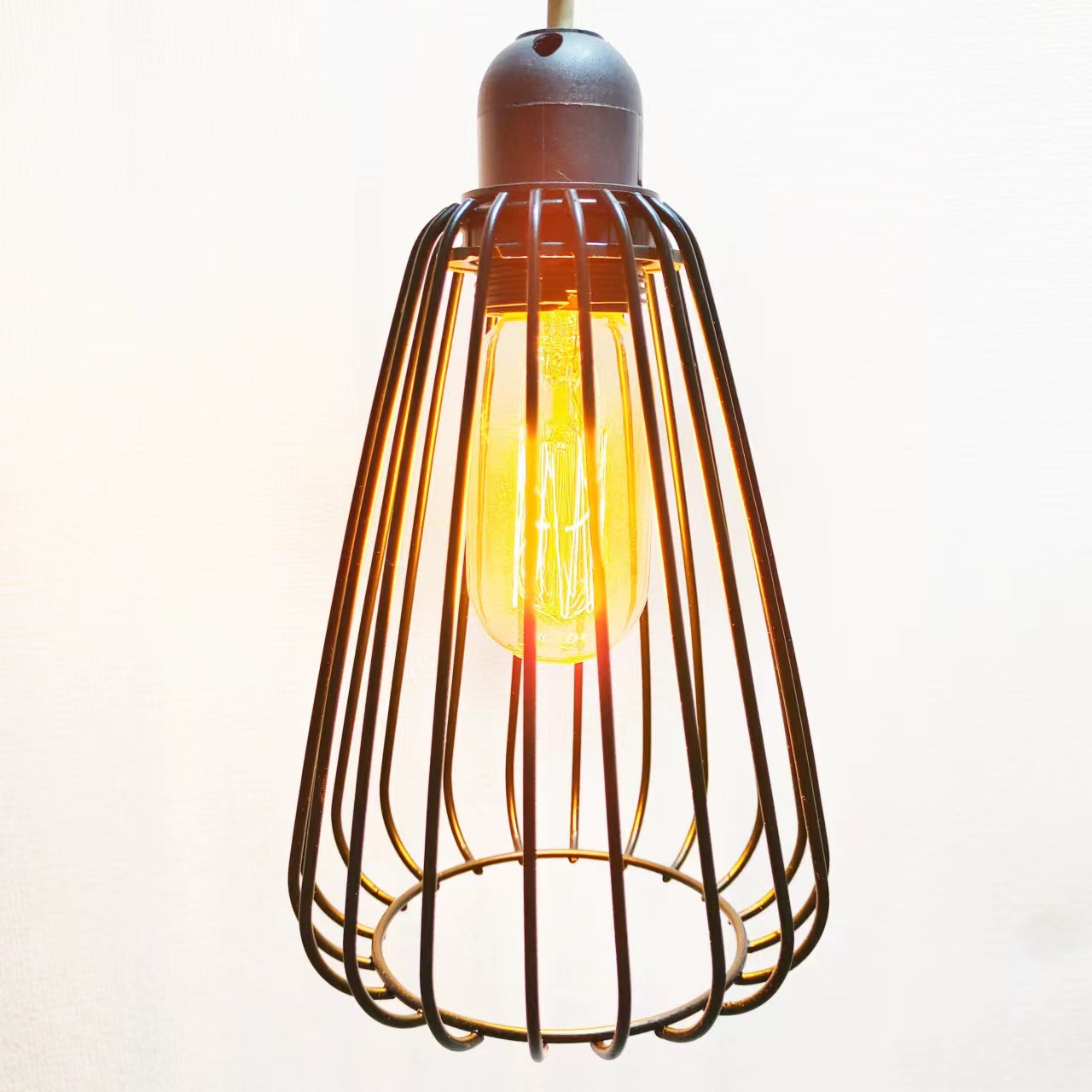 Moda y moda retro alambre de hierro forjado iluminación malla hueca estilo industrial hogar simple cubierta de lámpara de hierro forjado