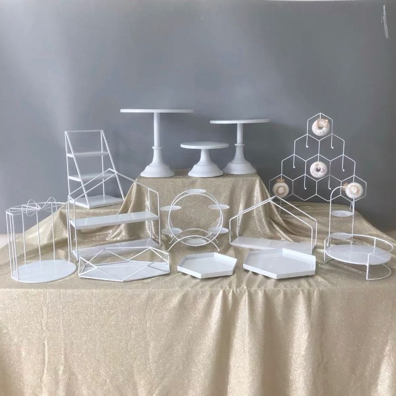 白い金属の鉄芸のデザート台の置物の展示棚のヨーロッパ式の午後のお茶のケーキのお菓子棚の冷たい食事のお茶の休憩台|undefined