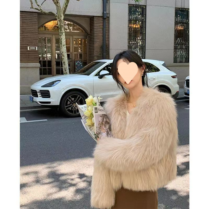 Women's 2025 Autumn/Winter New Style Fake Fur Eco-Friendly Toca Short Puffer Jacket with Elegant Little Black Dress Style