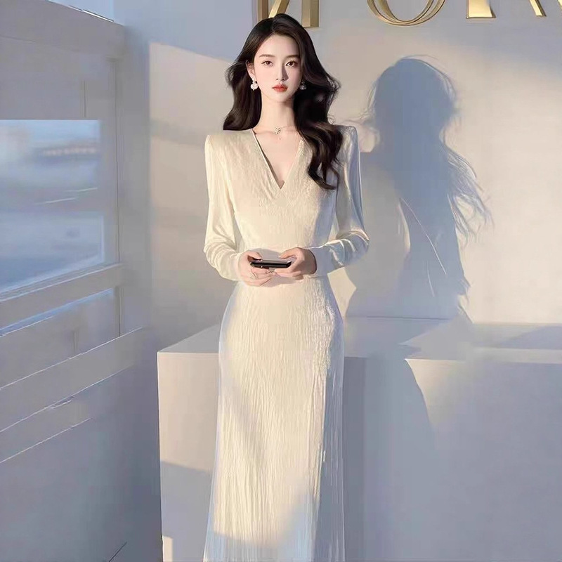 Rich Daughter White Long-Sleeved Velvet Dress for Women 2025 Autum French Figure-Showing Waist Dress Long Skirt