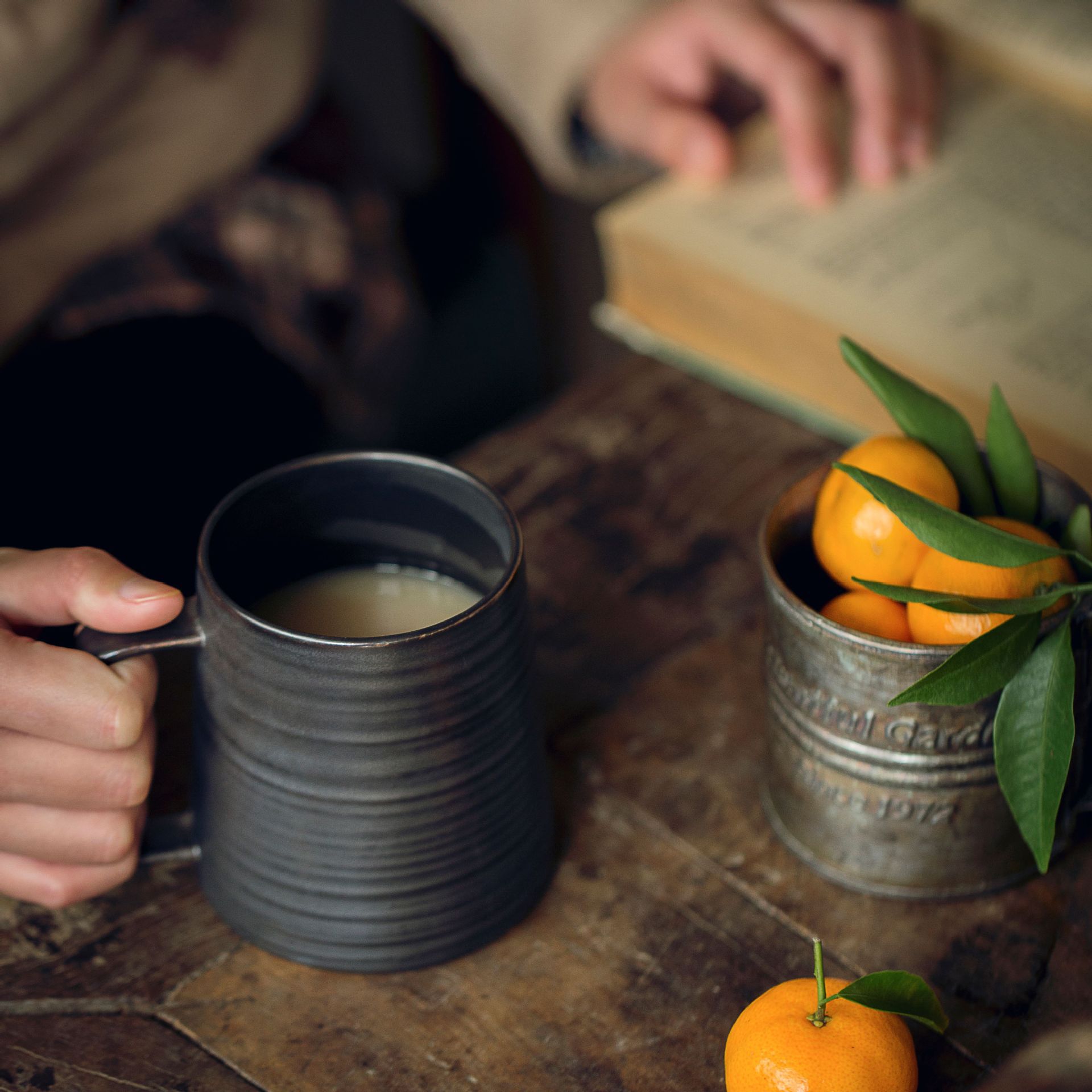 Las montañas y los ríos. Taza de oro de color metálico taza de agua doméstica taza de regalo de alta calidad taza de cerámica de alta calidad
