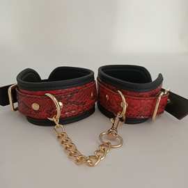 成人情趣用品夫妻床上调情手链玩具皮革金属手铐性爱女人性爱用品