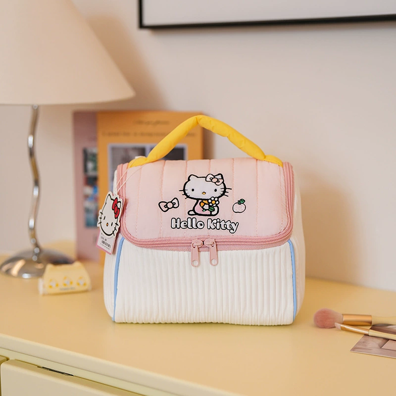 Косметичка Sanrio стеганая с синтепоном-наполнением, просторная дорожная организация, рисунки с героями