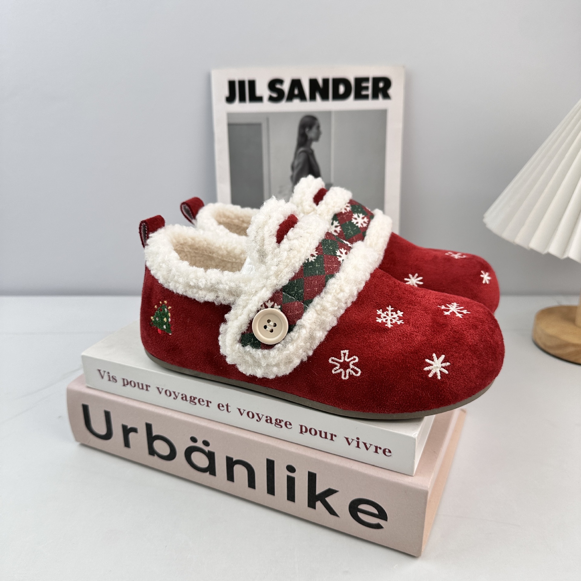 Zapatillas de lana de fondo suave de ondas largas con zapatillas de burken para mujeres 2025 calentamiento de invierno de lana retro zapatos de algodón