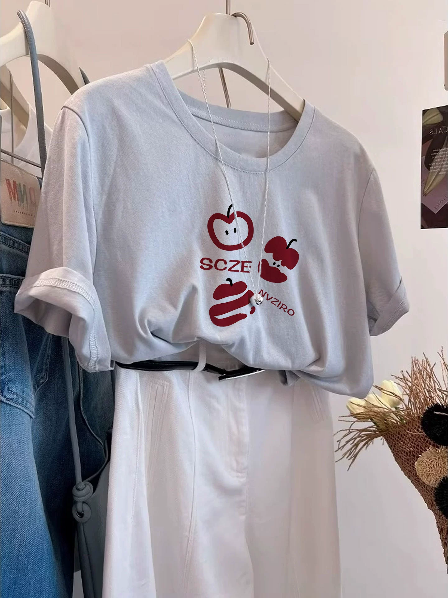 2025 новая летняя супер приятная свободная утягивающая серая хлопковая футболка с короткими рукавами для женщин, закрывающая тело и супер популярный топ, уменьшающий возраст.