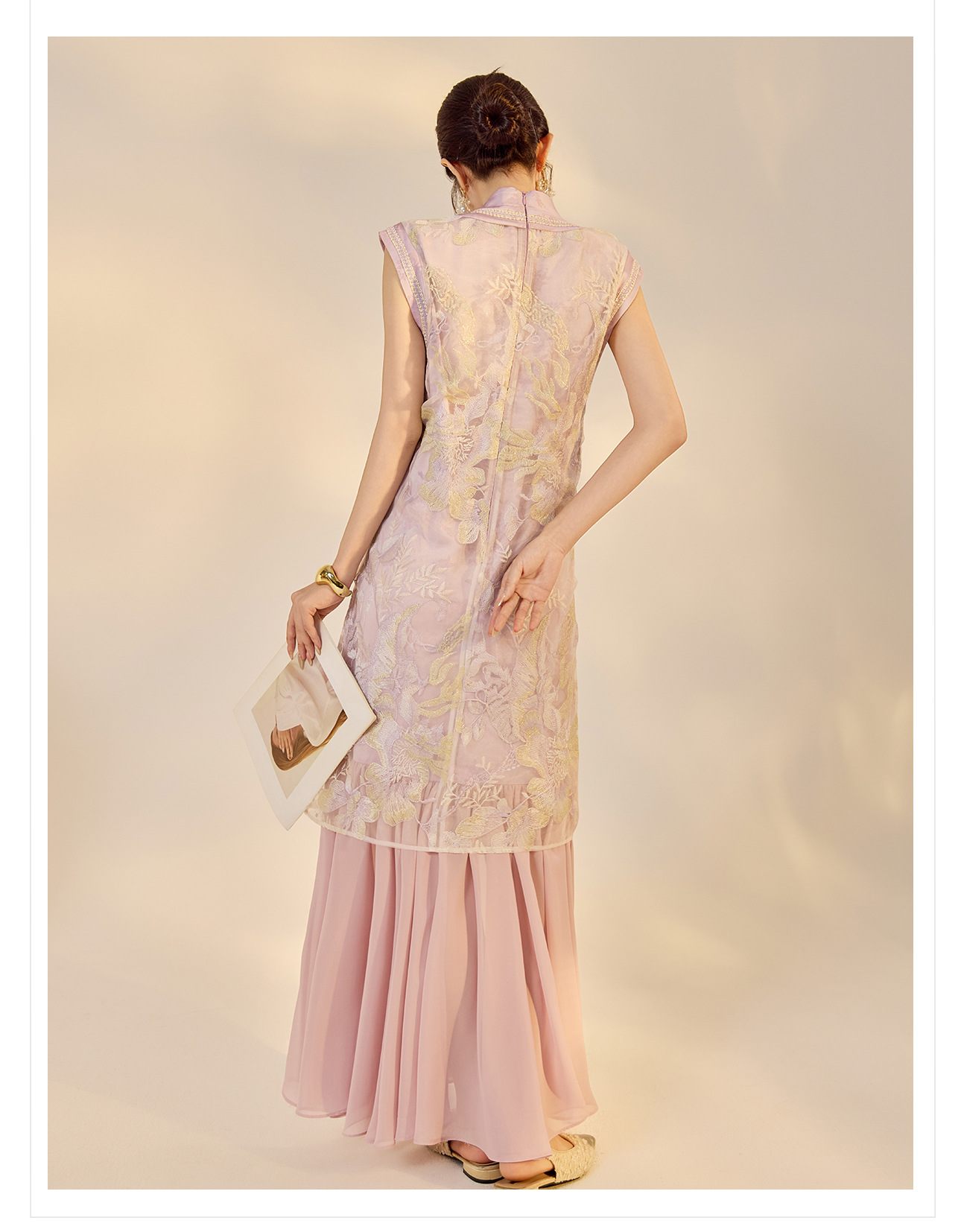 Đầm sườn xám cổ đứng tay lỡ in họa tiết đính cườm cao cấp phong cách Tân Trung Hoa — màu vàng, màu tím chi tiết 17