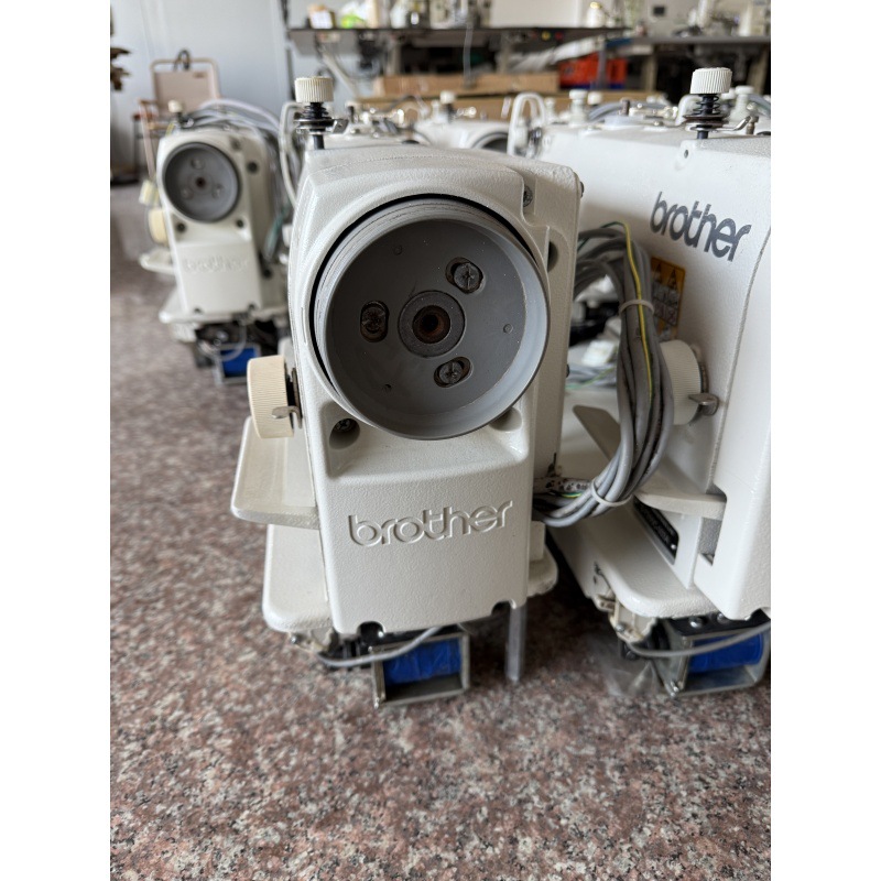 Hermano original original de segunda mano S - 7200c conjunto completo de computadora plana máquina de coser plana de línea de corte directa máquina de coser industrial
