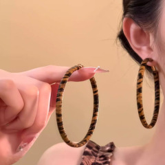 美拉德风复古豹纹缠绕耳圈小众个性风辣妹时尚精致百搭耳饰品批发