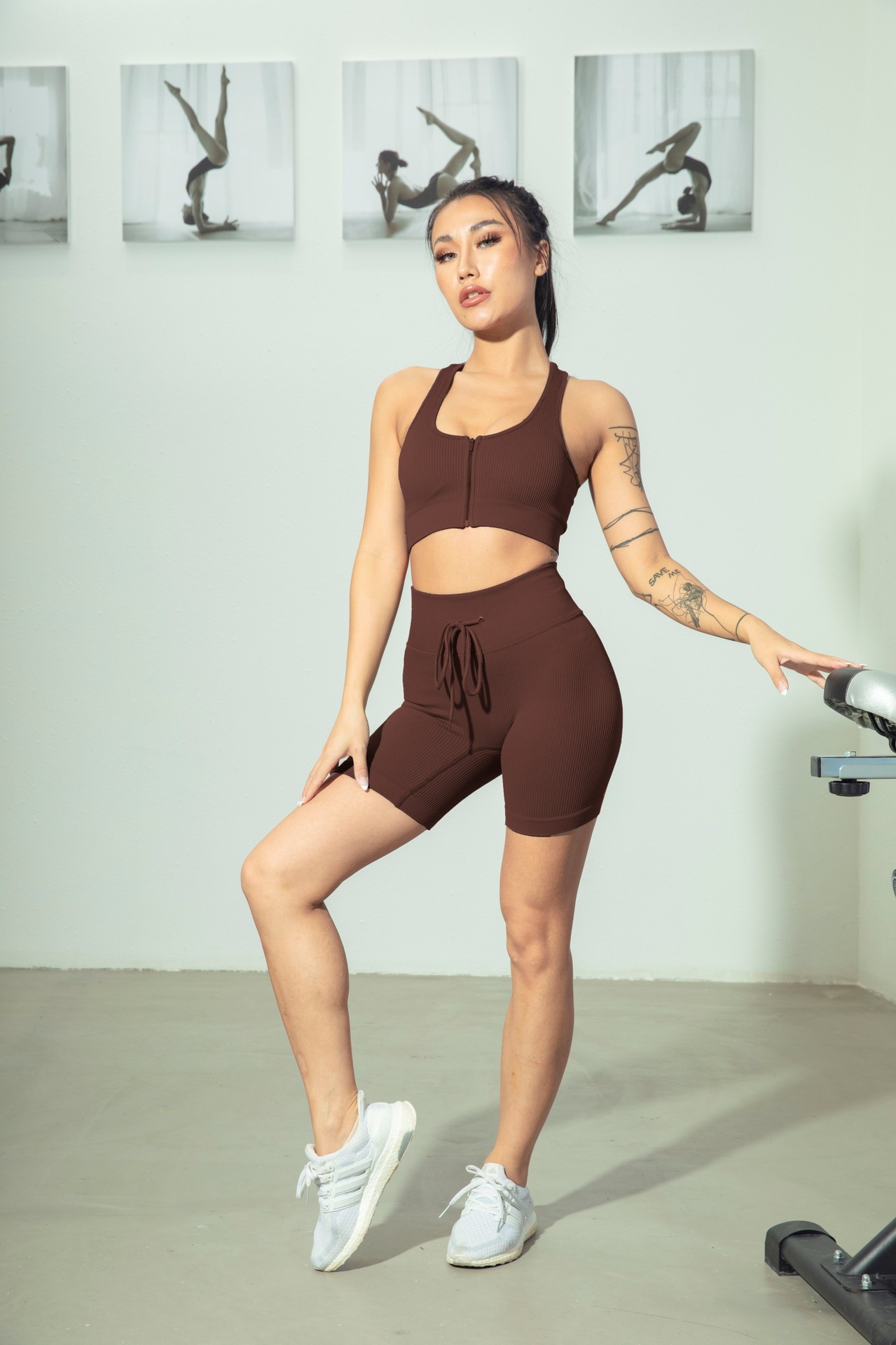 Fábrica en stock europeo y americano ins cremallera con cordón deportivo de manga larga ropa de entrenamiento traje de mujer ropa de yoga sin costuras transfronteriza