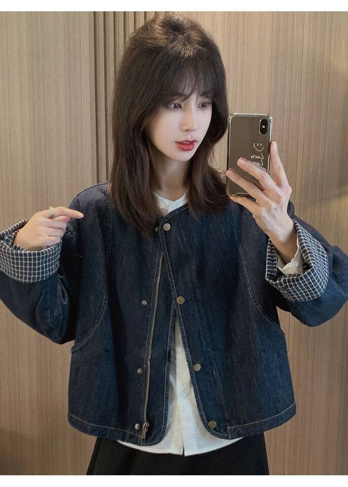 Áo khoác denim nữ dáng rộng cổ tròn tay dài viền cuộn họa tiết kẻ caro — Áo tay dài kẻ sọc xanh chi tiết 5
