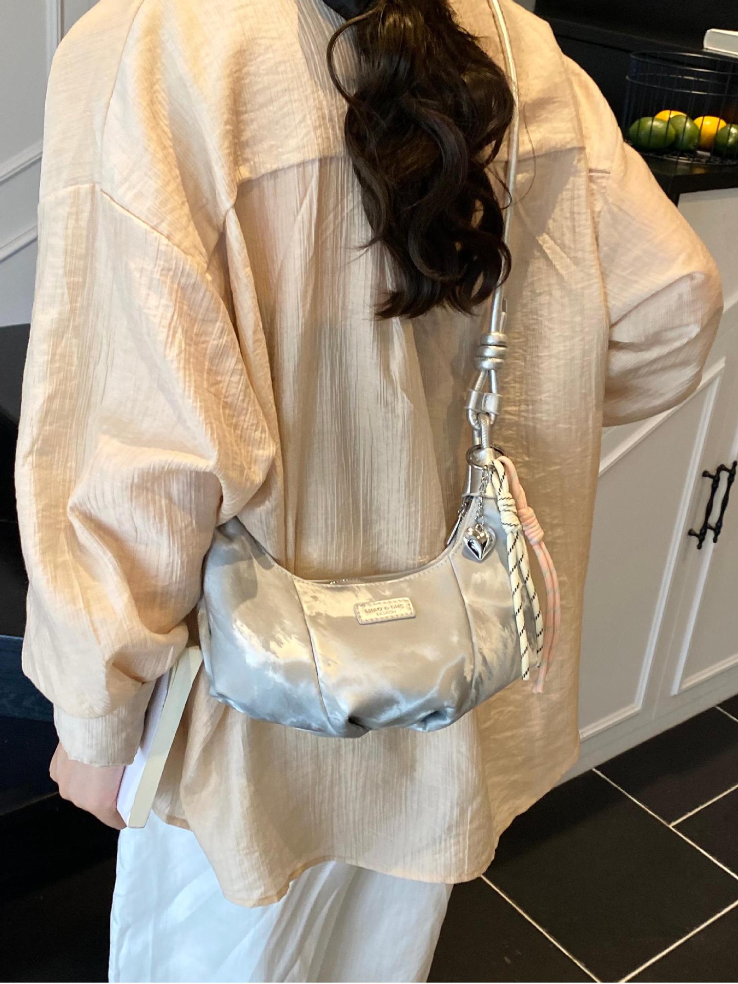 Bolsa de brazo simple coreana para mujeres 2025, nueva bolsa de hombro de empalme extranjero para trabajar, bolsa de mochila ocio