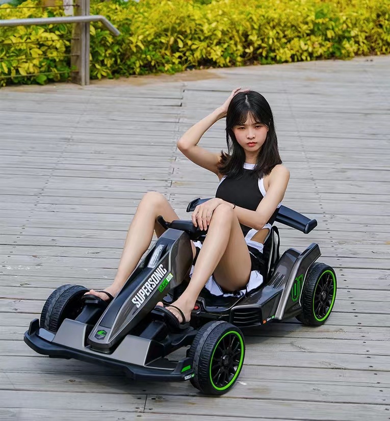 Kart eléctrico para niños de cuatro ruedas coche de control remoto sentado bebé niña coche de juguete niño cochecito al por mayor