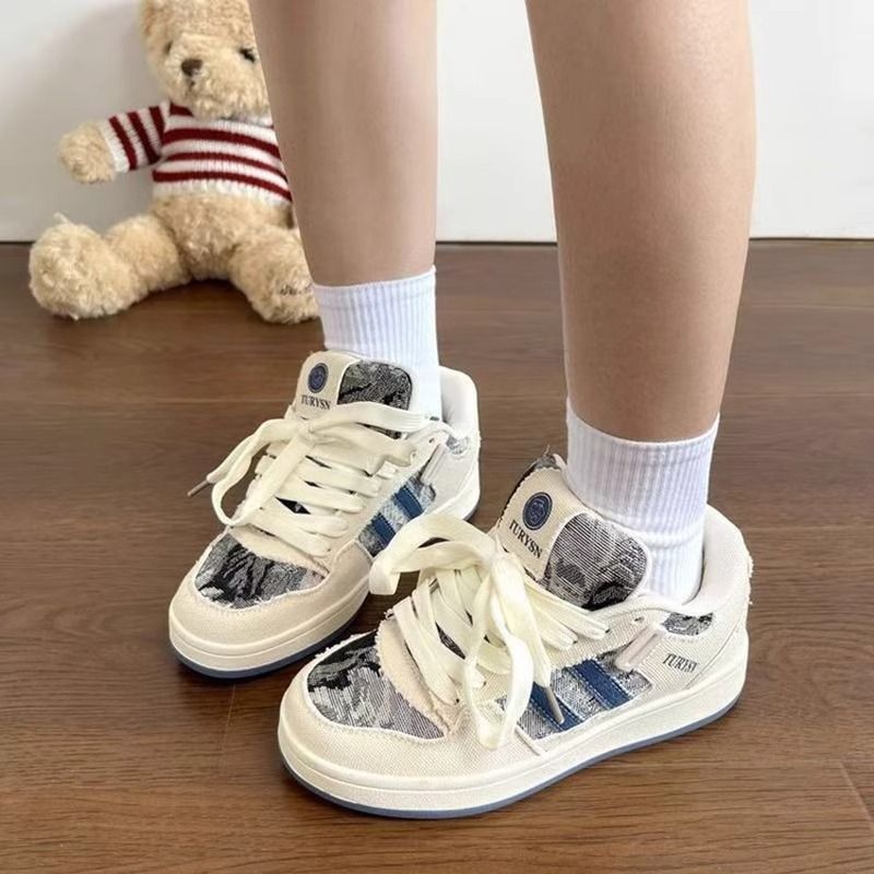 Jeans estilo de Hong Kong sensación de diseño de zapatos de pan para mujeres in tide 2024 otoño nuevo estilo versátil fiesta estudiantil zapatos casuales