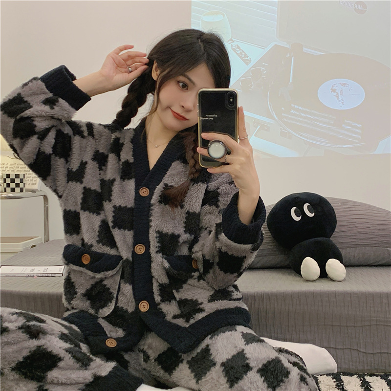 En stock transmisión en vivo con cantidad puede hablar de volumen de ejecución popular terciopelo engrosado estilo Chanel invierno cardigan engrosado pijamas traje de mujer