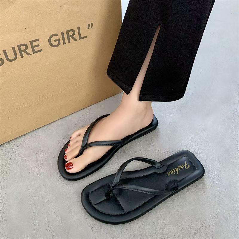 Women's summer flip-flops for outdoor wear, fashionable 2026 new model, flat-soled toe-post sandals, popular online, beach shoes