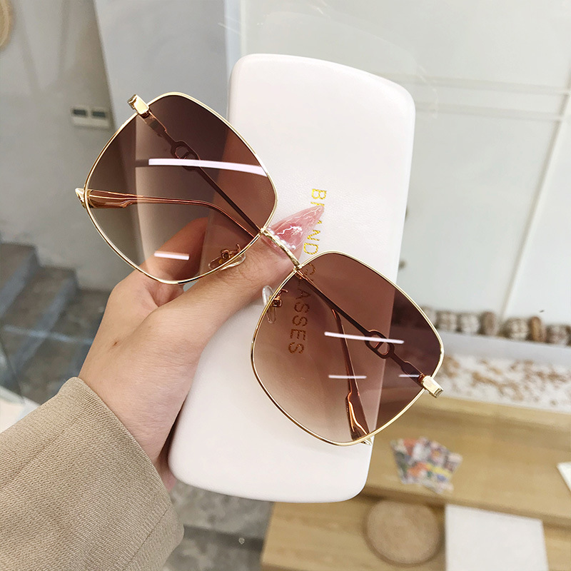 Fashionable sunglasses metal square fram...