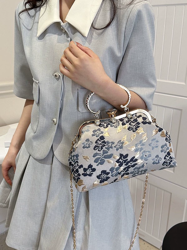 Sophisticated chain, winter one-shoulder bag