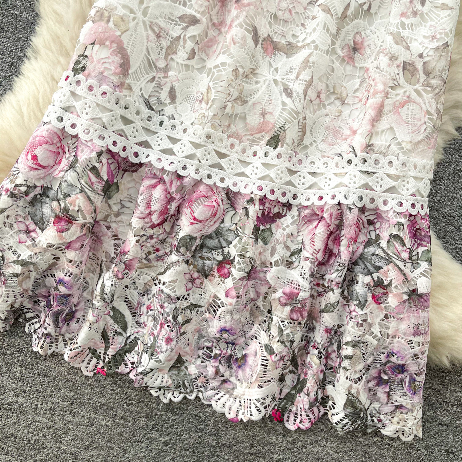 Elegant Retro Women's Dress V-Neck Lace Floral Print Cinched Waist Flared Hem Breathable Lightweight_ecoleips.com