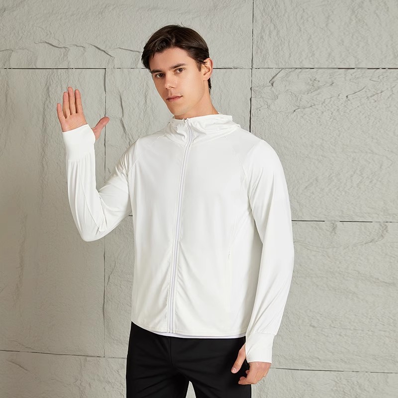 Enriquecer y aumentar la ropa de protección solar masculina Youjia con el mismo verano ultra delgado ventilador anti-UV seda de hielo ventilador ropa de protección solar