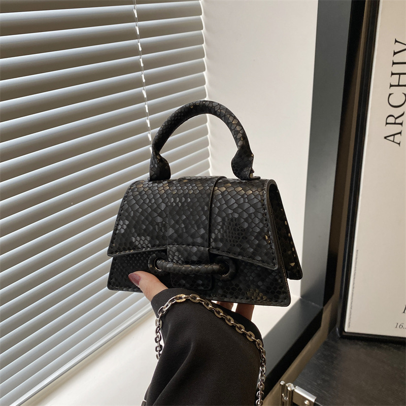 女性のための多用途の脇の下の小さな正方形のバッグ 2025 新しいファッションポータブルショルダーバッグ西洋スタイルの多用途チェーンクロスボディバッグ|undefined