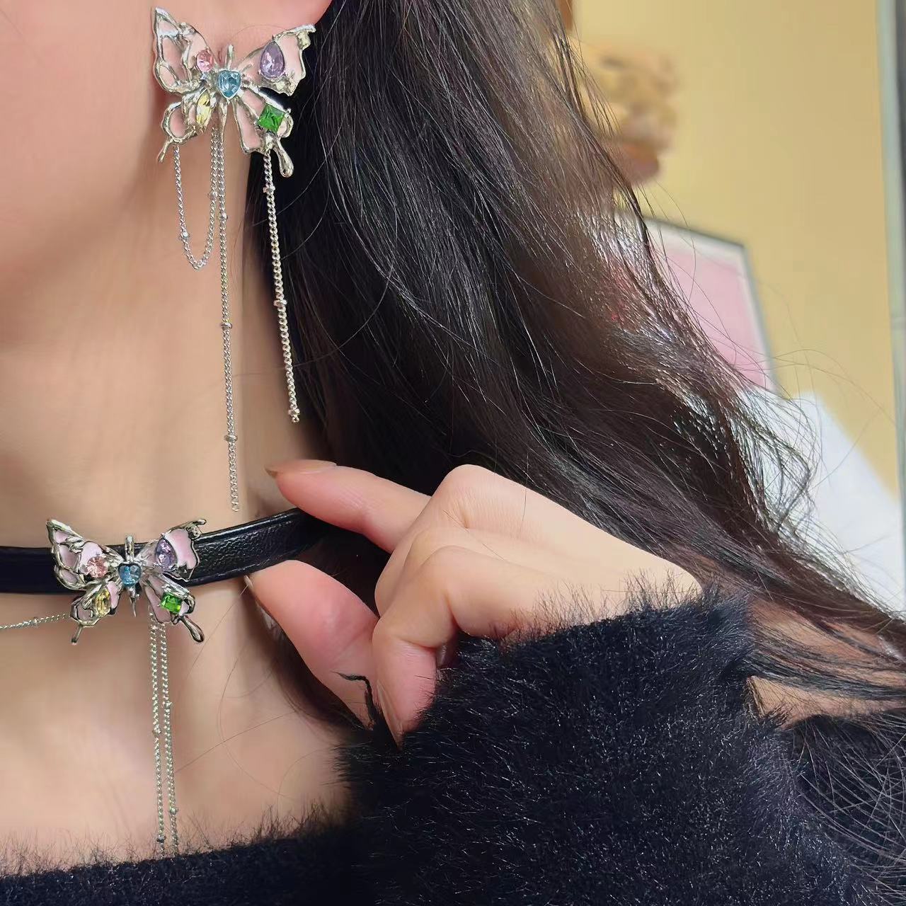 甜酷鑲鑽滴油彩蝴蝶流蘇吊墜皮質頸鏈女小眾個性耳環短款黑色項鍊