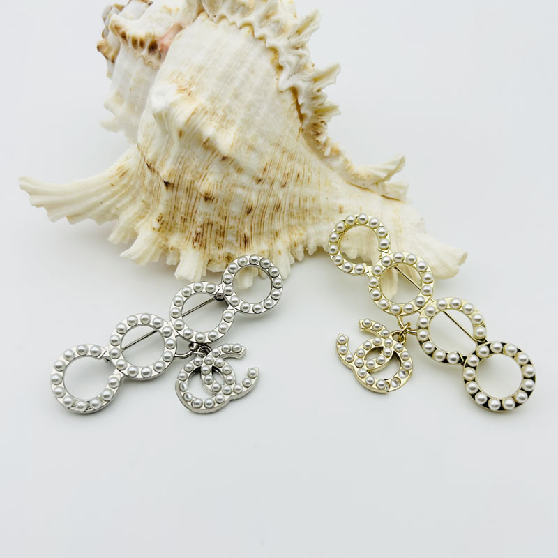 French style CO letter pearl pendant brooch Xiangjia double C socialite temperament pin suit jacket accessories