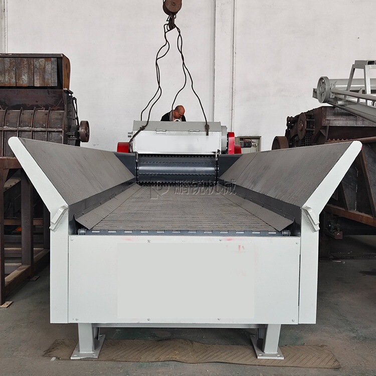 Type 800 Melt-Blown Cloth Crusher, Waste Cloth Scrap Crusher, Non-Woven Fabric Shredder with a Capacity of 5 Tons Per Hour