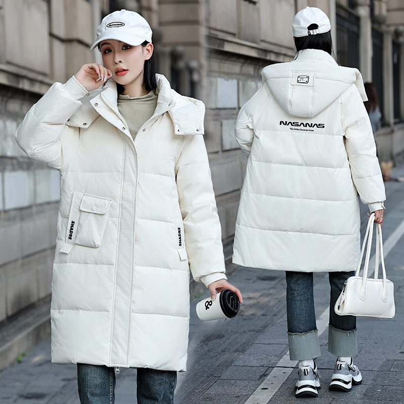 Chaqueta de plumón de mediana edad para mujeres de mediana edad 2025 moda de invierno con sombrero caliente y grueso abrigo de rodilla moda ropa de madre