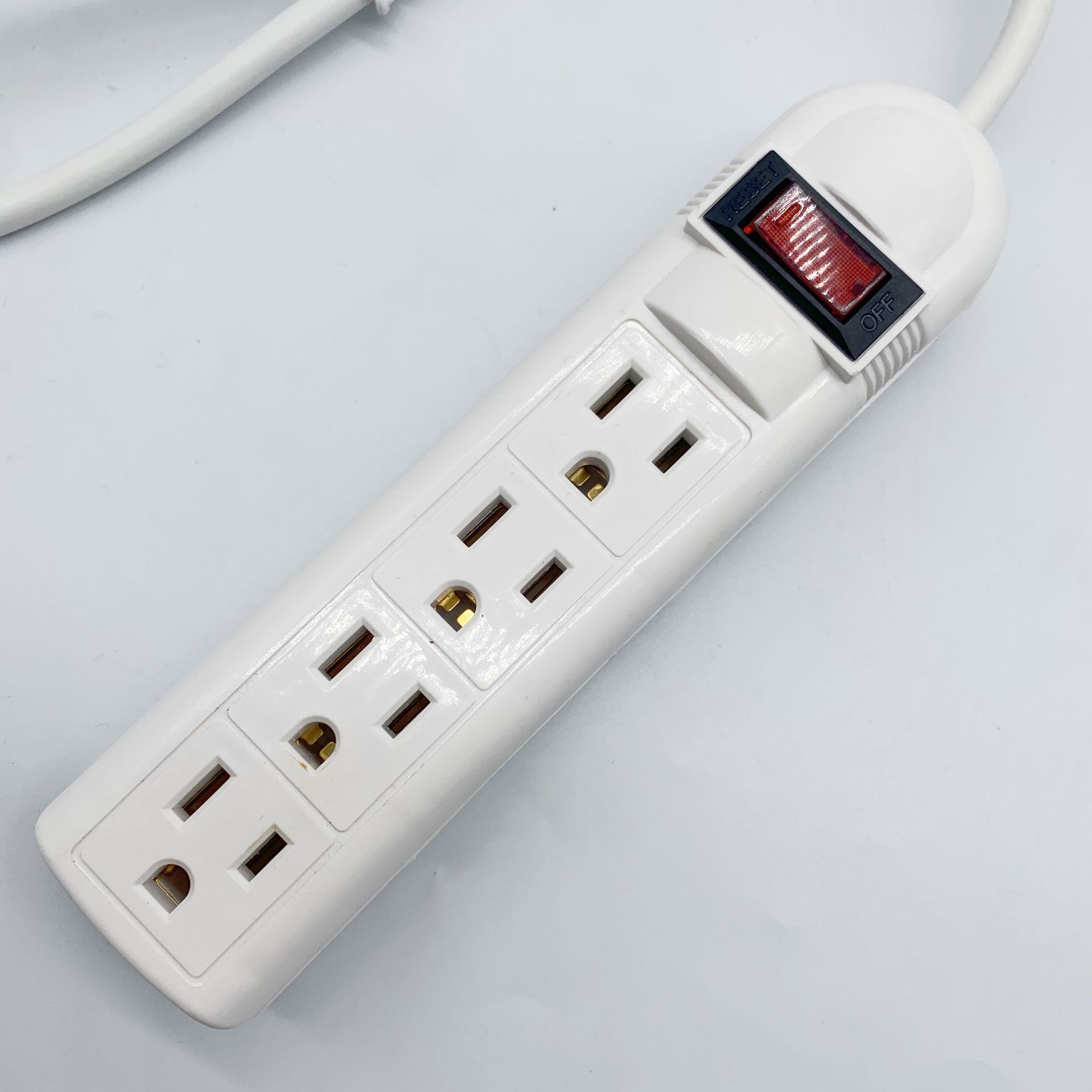 Explosiones transfronterizas de placa de cableado estándar estadounidense, enchufe estándar estadounidense con interruptor de protección contra sobrecarga