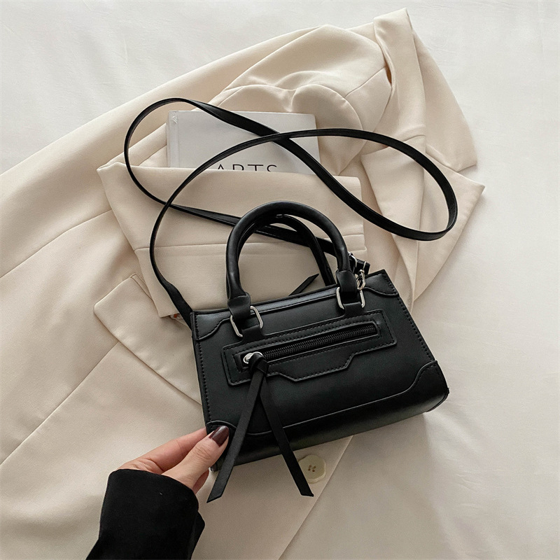 Bolso bolso femenino 2024 nuevo bolso de motocicleta retro de moda textura nicho todo fósforo bandolera