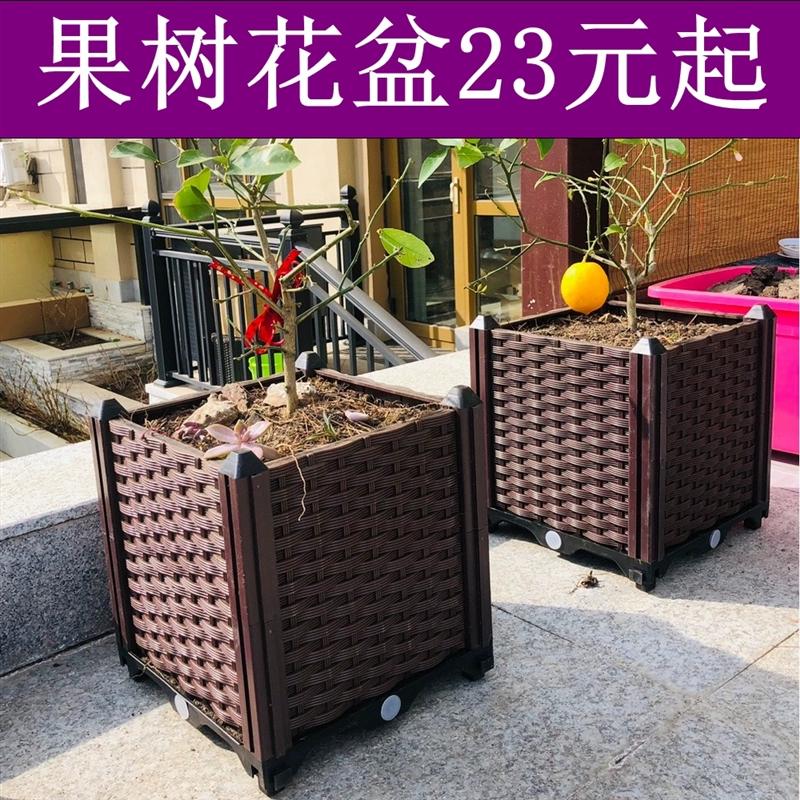 Имитация ротанга углубляет коробку для посадки балкона