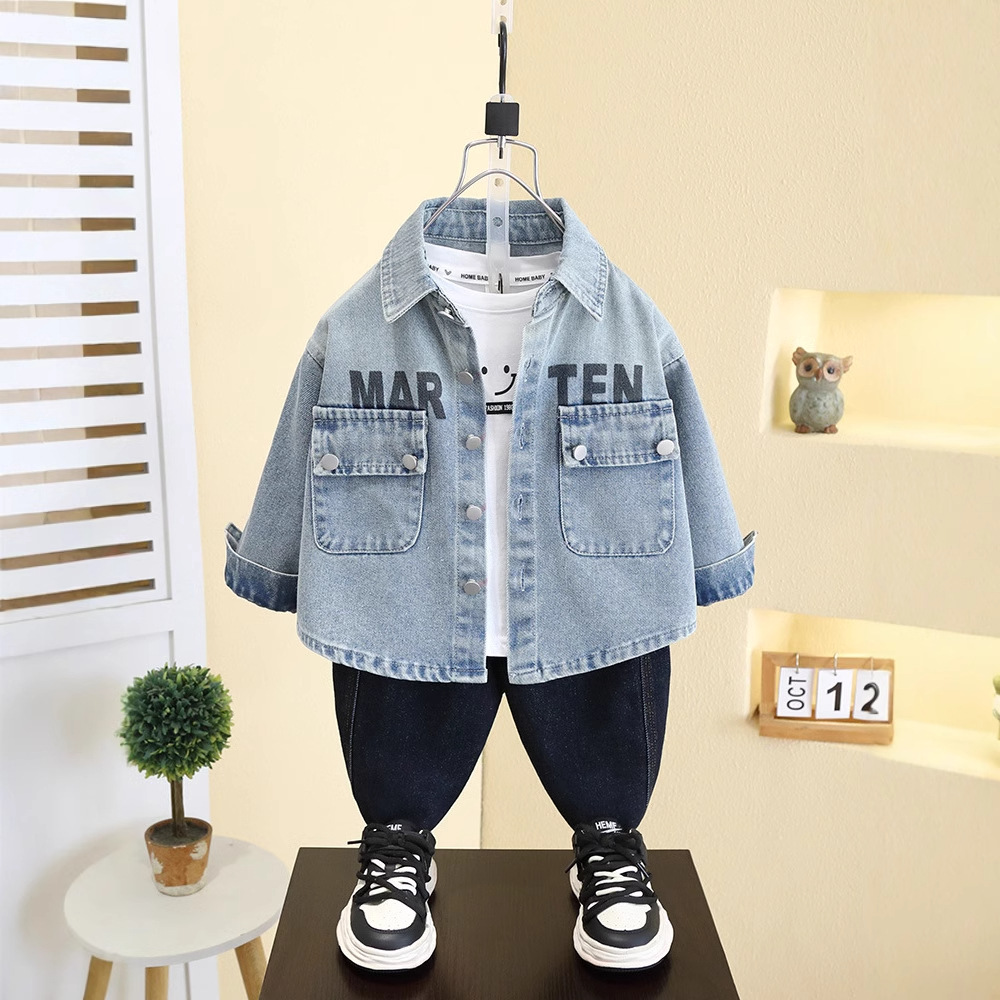 7546 Camisa para niños 2025 Nuevo estilo de primavera y otoño para niños Top de mezclilla Chaqueta delgada coreana para hombres guapos Ropa para niños
