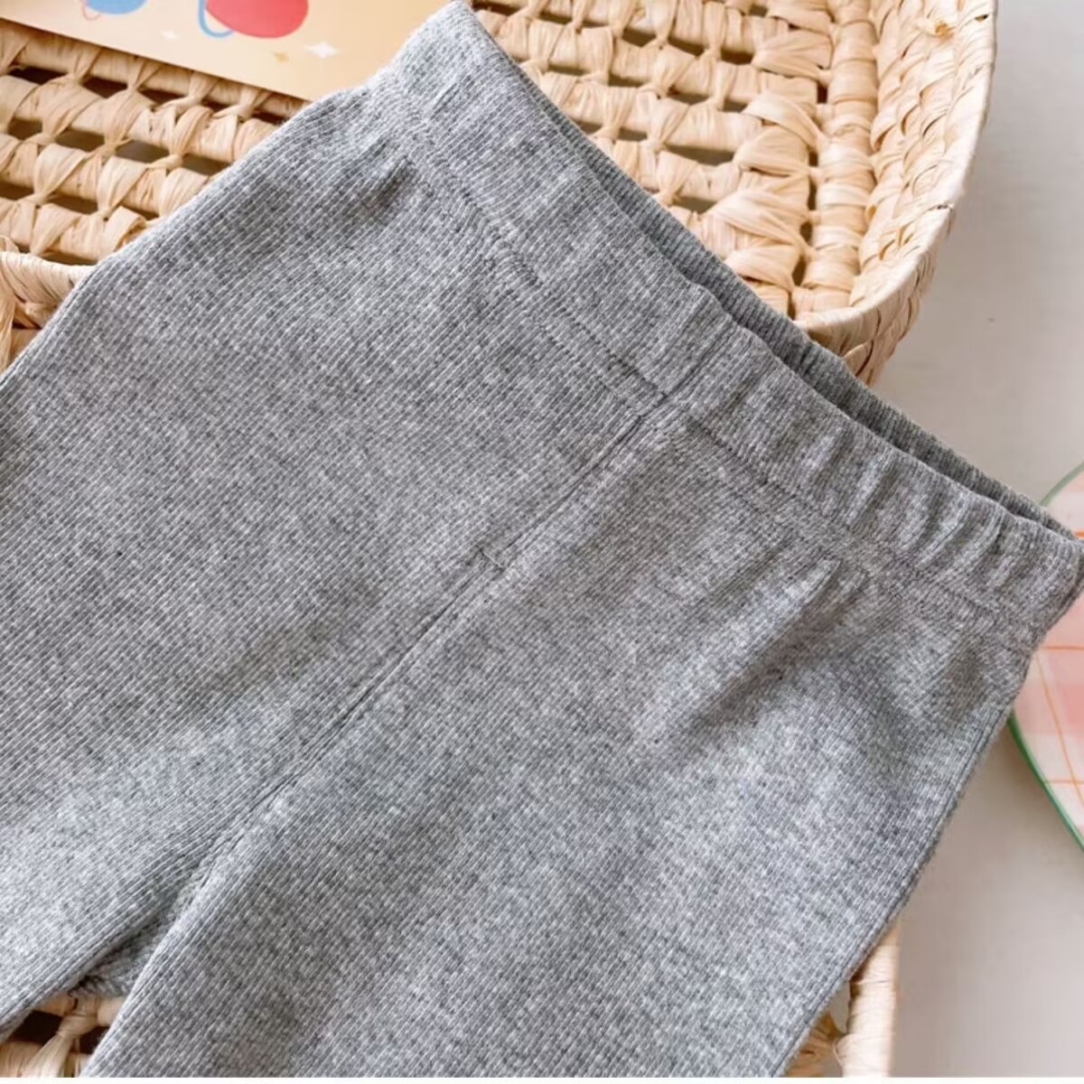 Polainas de las muchachas del verano oso cereza bordado estilo occidental pantalones flacos de los niños de seda de hielo delgada pantalones exteriores