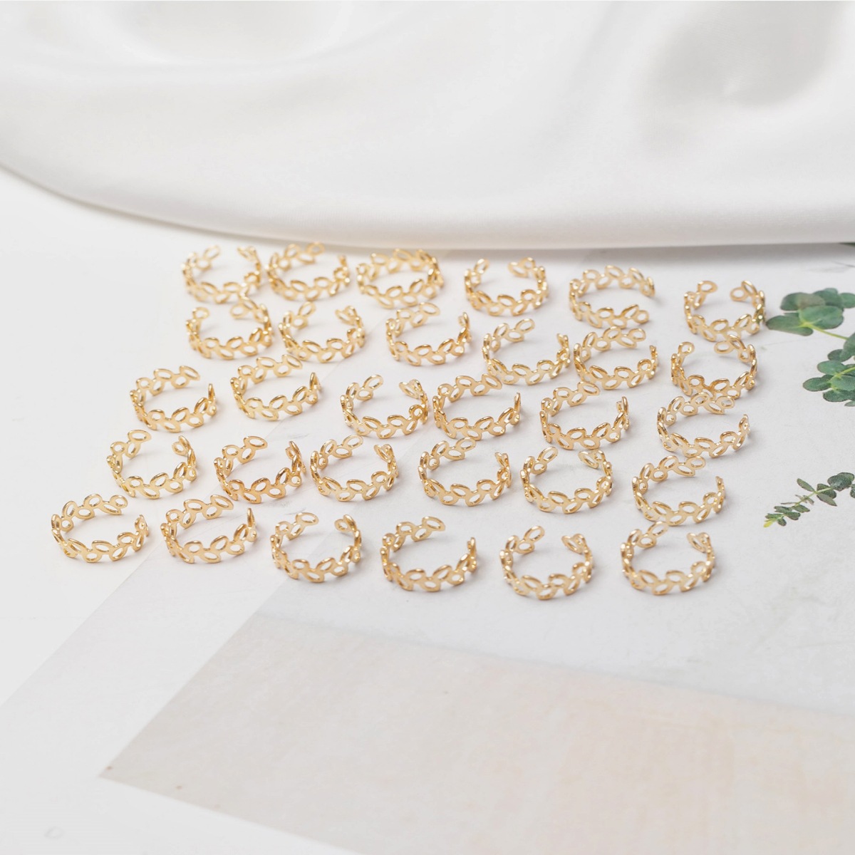 Un conjunto de 30PCs en color oro