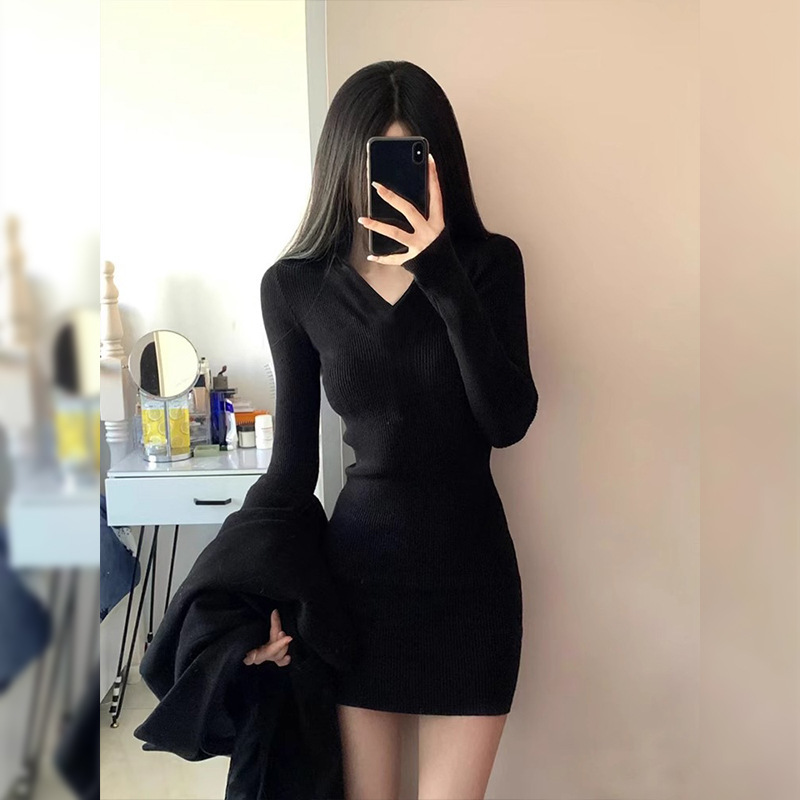 V-Neck Autumn and Winter Hip-Hugging Pure and Sweet Spicy Style Black Short Skirt Women's Knitted Fleece-Lined Dress Urban Style V-Neck Autumn and Winter Hip-Hugging Pure and Sweet Spicy Style Black Short Skirt Women's Knitted Fleece-Lined Dress Urban Style