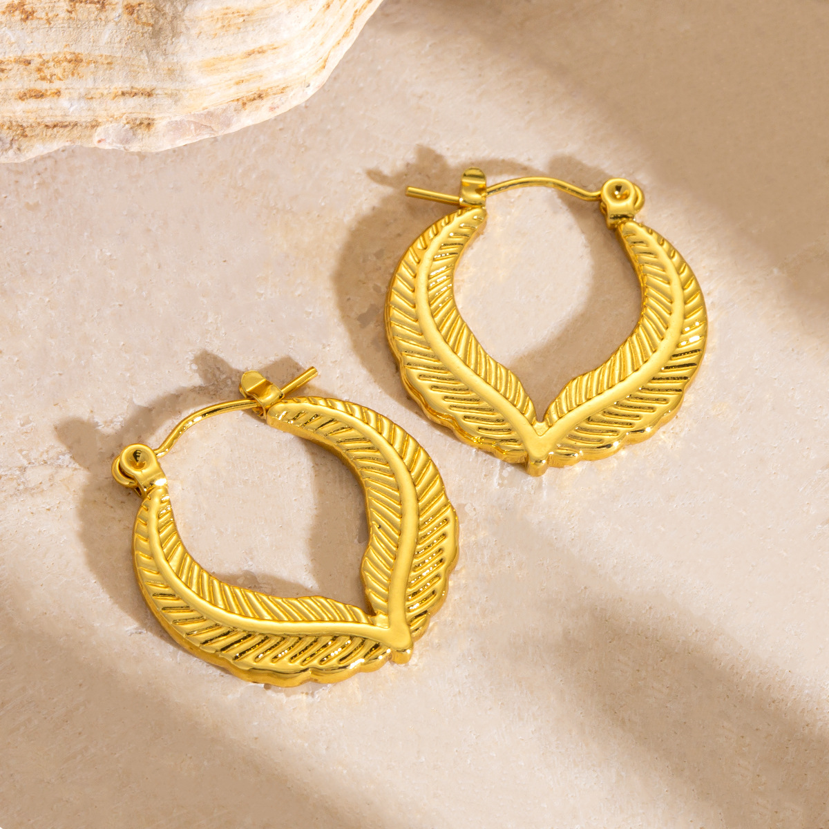 Pendientes de acero inoxidable de estilo INS transfronterizos europeos y americanos, pendientes retorcidas, pendientes de diseño de nicho, pendientes de acero de titanio