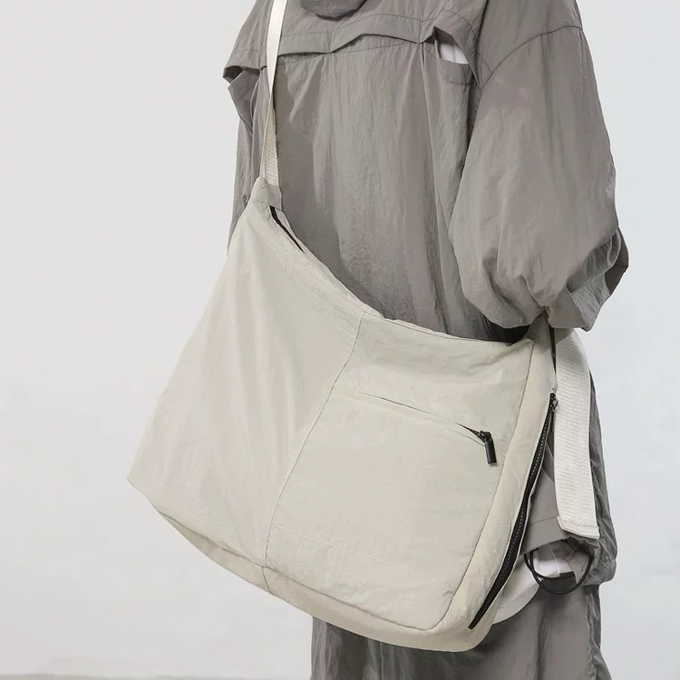 Shoulder bag for leisure, universal capacious travel bag, one-shoulder bag