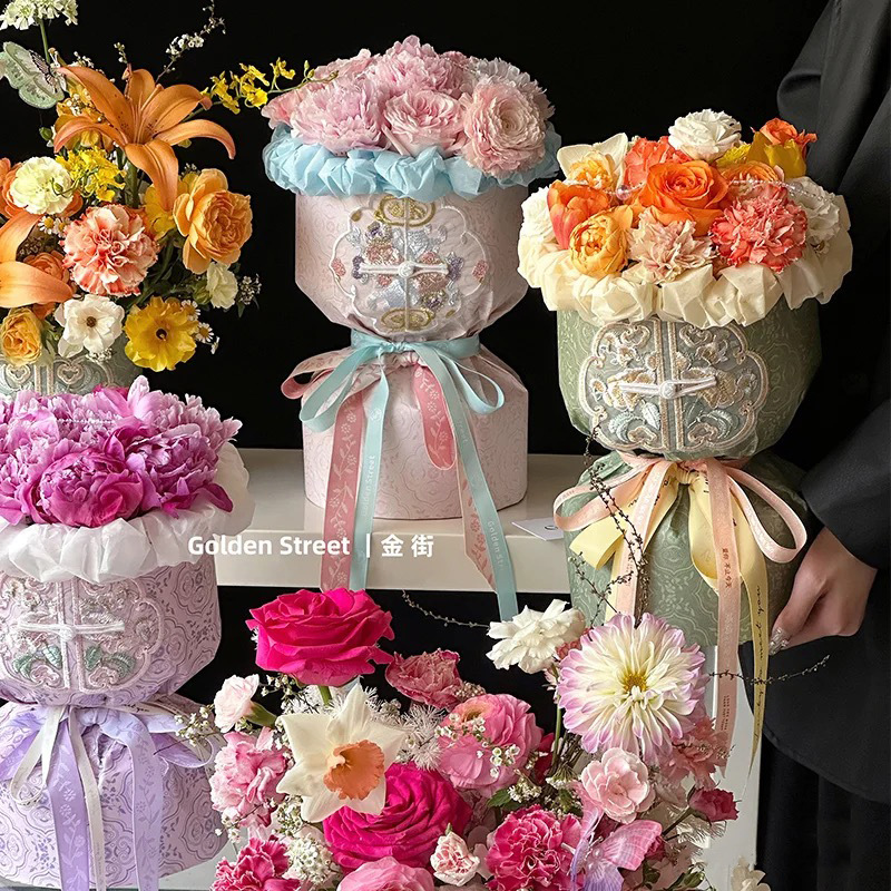 Parche Decorativo con Borla y Botón Chino, Hecho a Mano, para Ramos de Flores