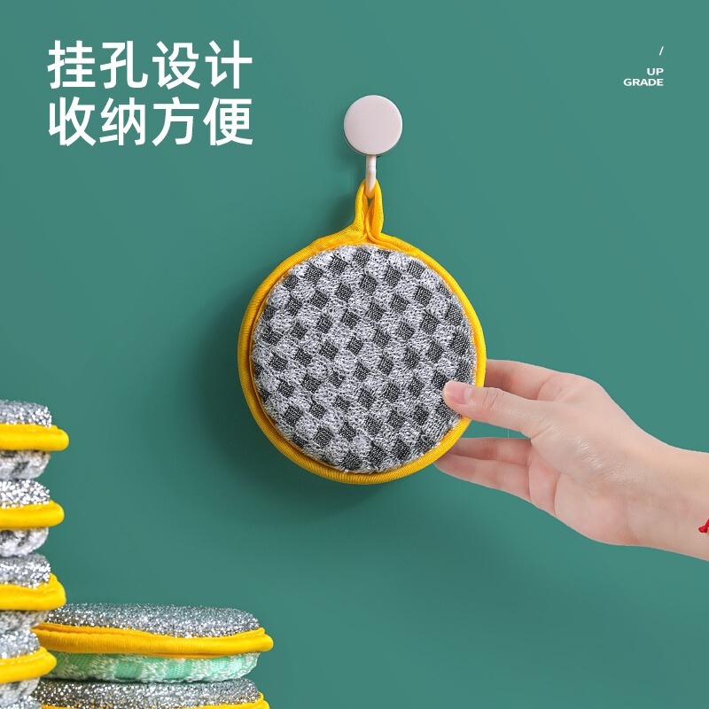 食器を洗うスポンジの台所は油をつけないで鍋の神器をブラシします。|undefined