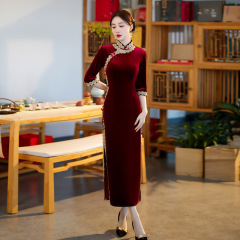 Red Velvet Traditional Chinese Style New Chinese-Style Long Improved Cheongsam 2024 New Arrival Women's Retro Long Sleeve Fashion Show Autumn/Winter Wear