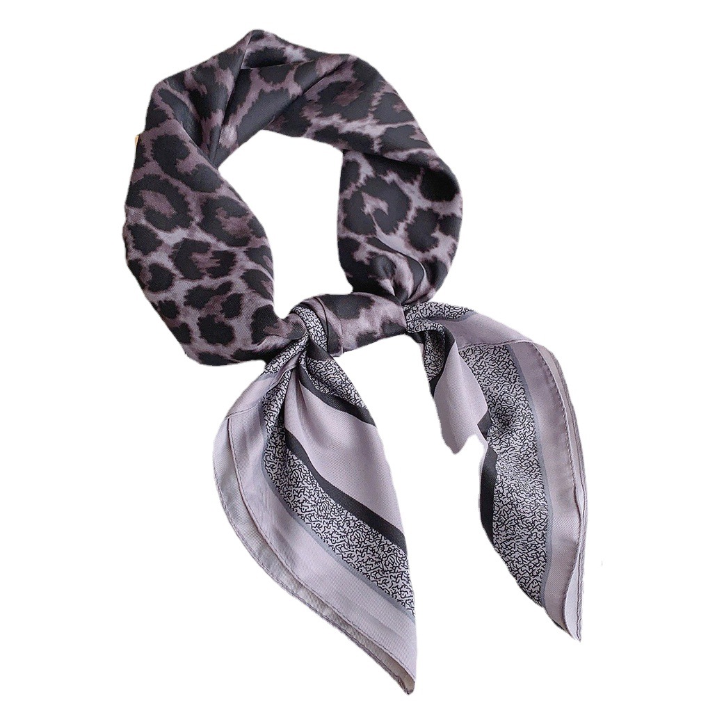 Primavera y verano todo fósforo leopardo carta bufanda de seda artificial de las mujeres protector solar chal en stock bufanda de moda europea y americana pequeña bufanda